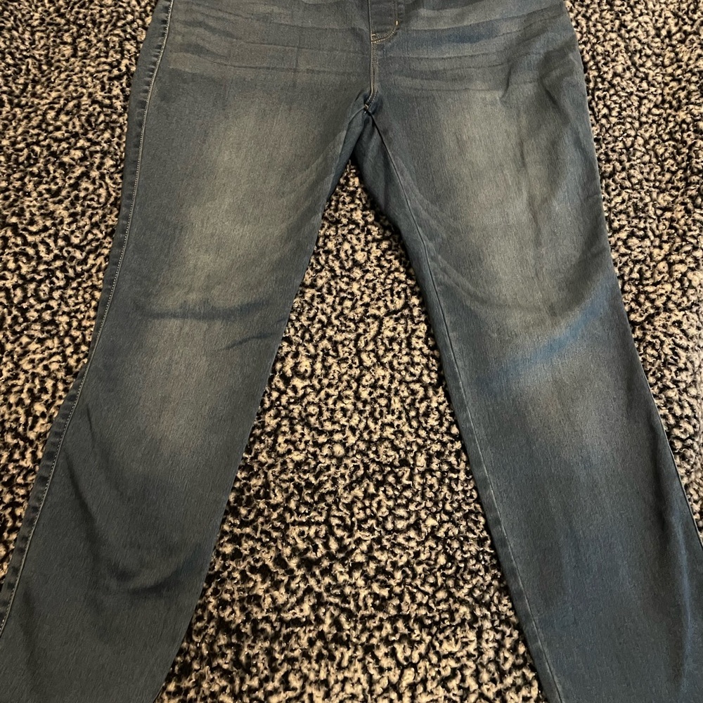 Classic Blue Women's Cropped Jeans